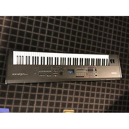 S90XS 88 Key Synthesizer