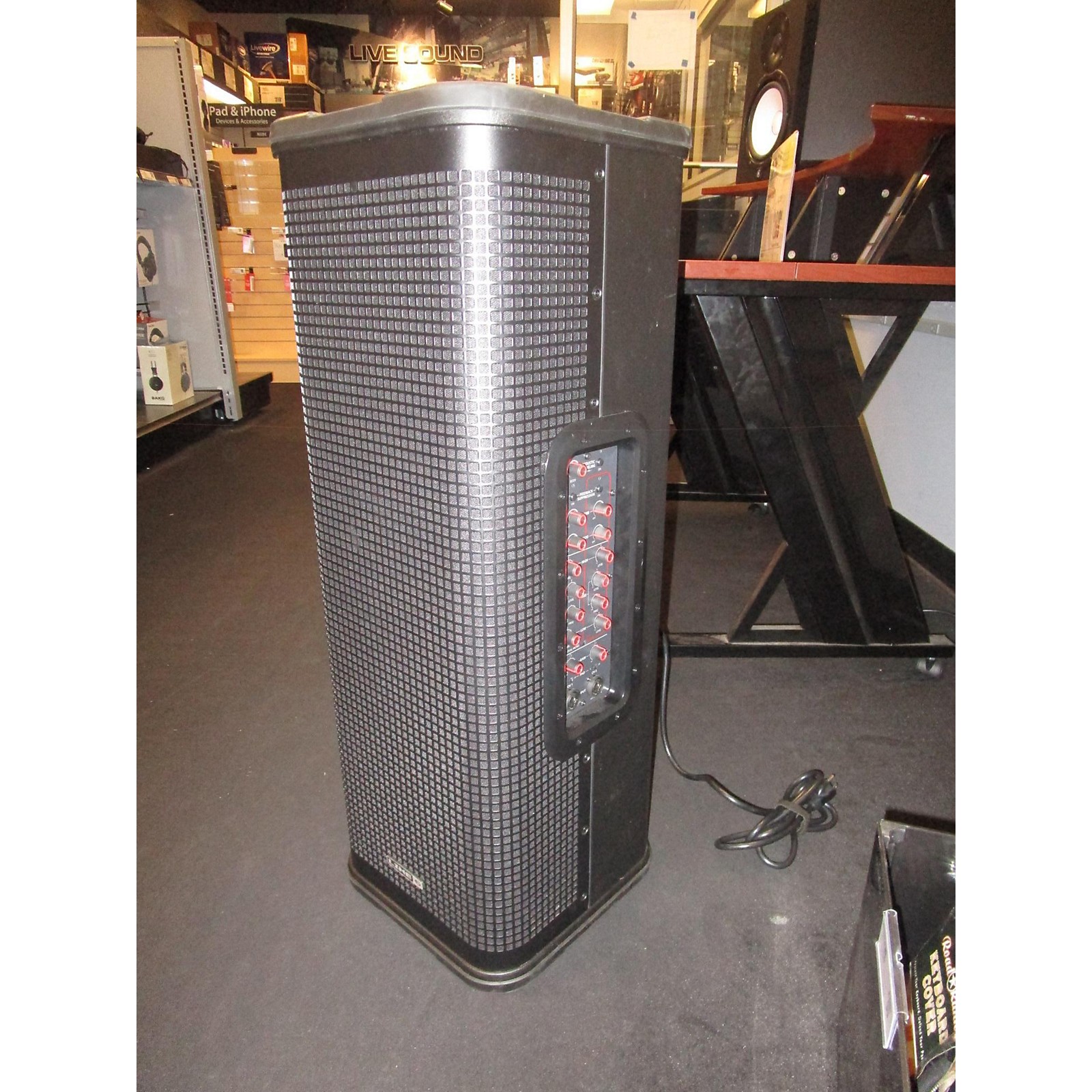 Used Line 6 STAGESOURCE L3T Powered Speaker Musician's Friend