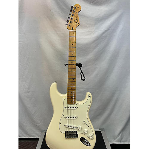 Fender Standard Stratocaster Solid Body Electric Guitar Arctic White
