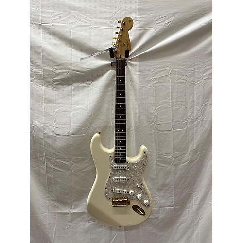 Fender Stratocaster Deluxe Special Edition Solid Body Electric Guitar White