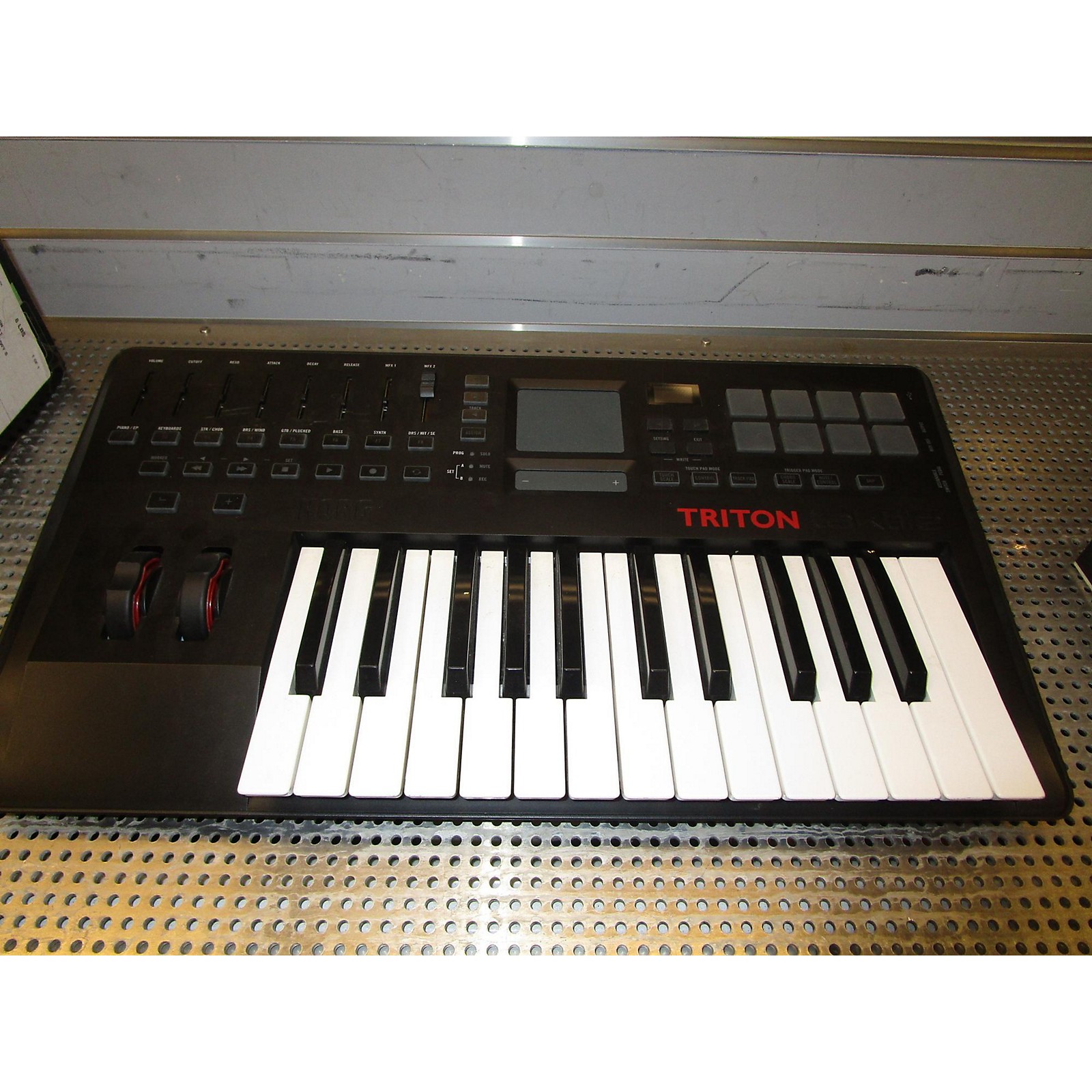 Used Korg Triton Taktile 25 Synthesizer | Musician's Friend