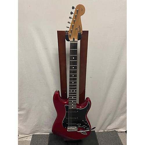 Fender Used 1997 Fender California Series Stratocaster Candy Apple Red Solid Body Electric Guitar Candy Apple Red