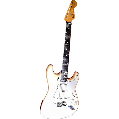 Fender Used 1999 Fender 1962 American Vintage Stratocaster White Solid Body Electric Guitar White