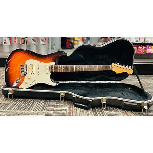 Fender Used 2000 Fender American Deluxe Stratocaster HSS Sunburst Solid Body Electric Guitar Sunburst