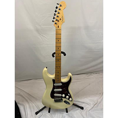 Fender Used 2000 Fender American Standard Stratocaster Olympic White Solid Body Electric Guitar