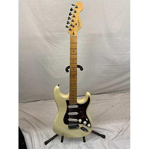 Fender Used 2000 Fender American Standard Stratocaster Olympic White Solid Body Electric Guitar Olympic White