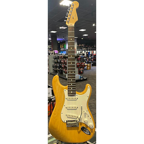 Fender Used 2001 Fender American Standard Stratocaster Natural Solid Body Electric Guitar Natural