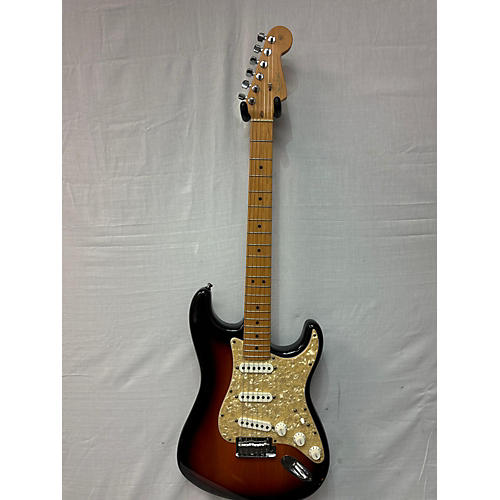 Fender Used 2002 Fender American Standard Stratocaster Sunburst Solid Body Electric Guitar Sunburst