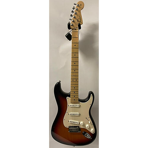 Fender Used 2004 Fender American Series Stratocaster Sunburst Solid Body Electric Guitar Sunburst