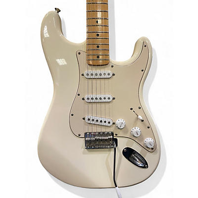 Used 2005 Fender Classic Series '70s Stratocaster Olympic White Solid Body Electric Guitar
