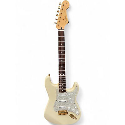 Used 2005 Fender Deluxe Players Stratocaster Vintage White Solid Body Electric Guitar