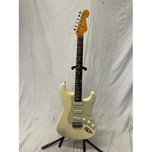 Fender Used 2006 Fender 1962 American Vintage Stratocaster Olympic White Solid Body Electric Guitar Olympic White