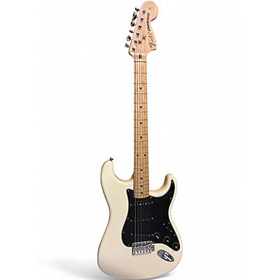 Used 2006 Fender Classic Series '70s Stratocaster Olympic White Solid Body Electric Guitar