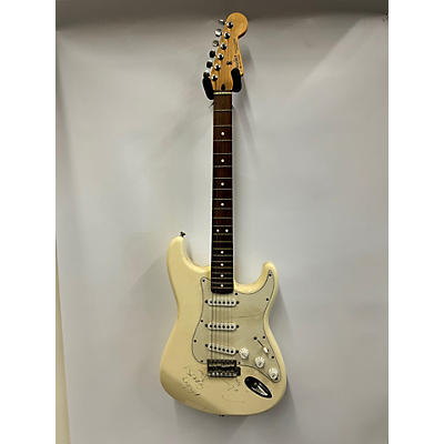 Fender Used 2006 Fender Standard Stratocaster White Solid Body Electric Guitar