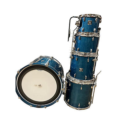 Yamaha Used 2006 Yamaha 5 piece Oak Custom Blue Sparkle Drum Kit