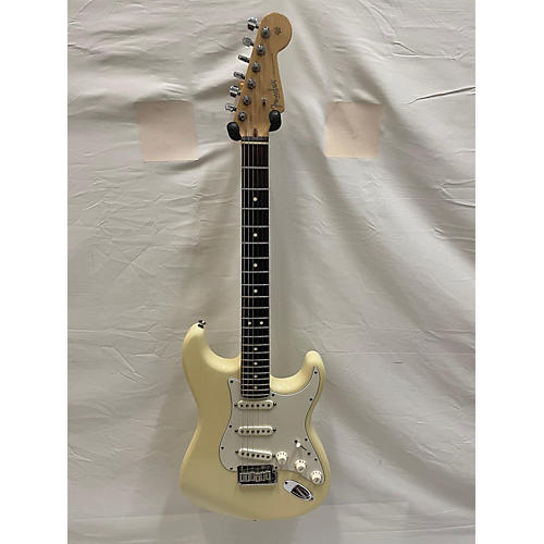 Fender Used 2007 Fender American Standard Stratocaster Olympic White Solid Body Electric Guitar Olympic White