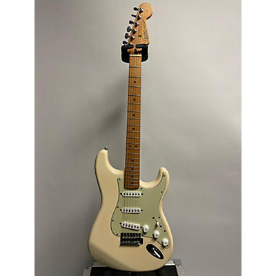 Fender Used 2007 Fender Standard Stratocaster White Solid Body Electric Guitar