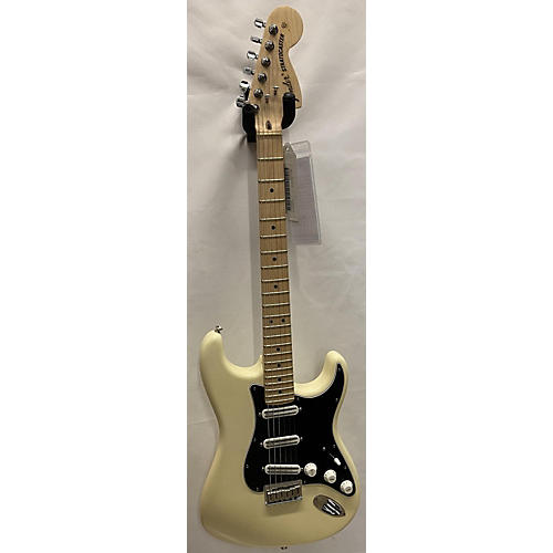 Fender Used 2008 Fender Artist Series Billy Corgan Signature Stratocaster Olympic White Solid Body Electric Guitar Olympic White