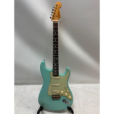 Fender Used 2008 Fender Custom Shop 1960s Light Relic Stratocaster Daphne Blue Solid Body Electric Guitar