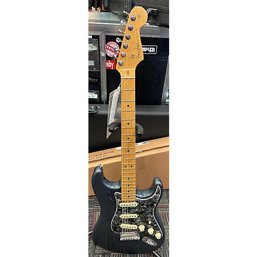 Fender Used 2009 Fender American Standard Stratocaster Gray Solid Body Electric Guitar Gray