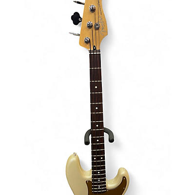 Fender Deluxe Precision Bass Guitars | Musician's Friend