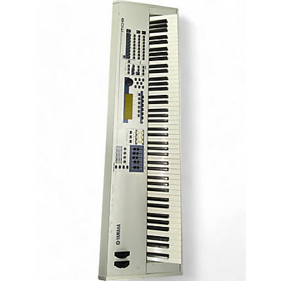 Yamaha Used 2010s Yamaha MO8 88 Key Keyboard Workstation