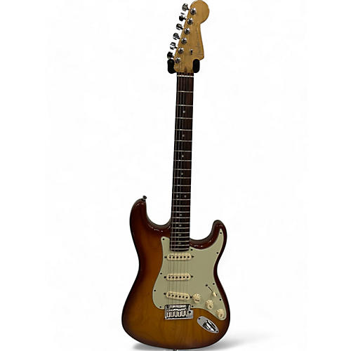 Fender Used 2011 Fender American Deluxe Stratocaster Sienna Sunburst Solid Body Electric Guitar Sienna Sunburst