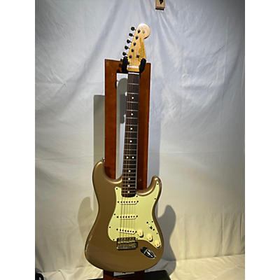 Fender Used 2013 Fender CUSTOM SHOP 1964 STRAT LIGHT RELIC Shoreline Gold Solid Body Electric Guitar