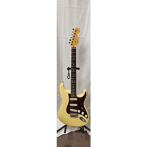 Fender Used 2014 Fender Limited Edition American Stratocaster Vintage White Solid Body Electric Guitar Vintage White