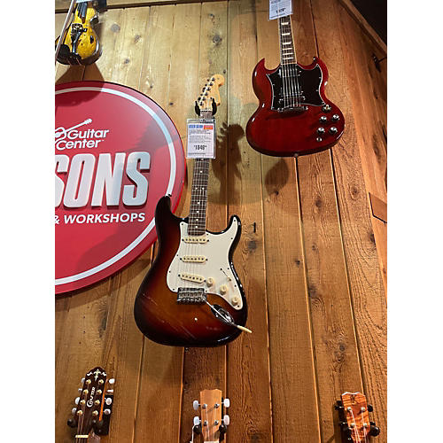 Fender Used 2015 Fender American Standard Stratocaster Sunburst Solid Body Electric Guitar Sunburst