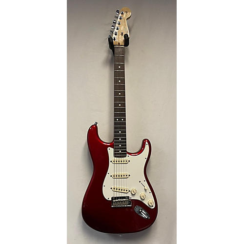 Fender Used 2017 Fender American Professional Stratocaster SSS Candy Apple Red Solid Body Electric Guitar Candy Apple Red