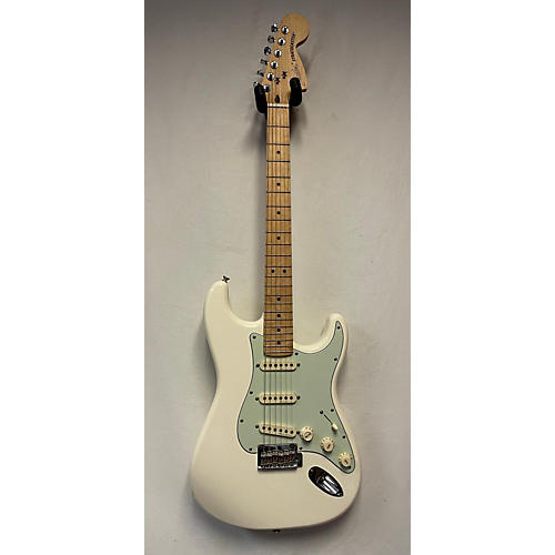 Fender Used 2018 Fender Deluxe Roadhouse Stratocaster Olympic White Solid Body Electric Guitar Olympic White