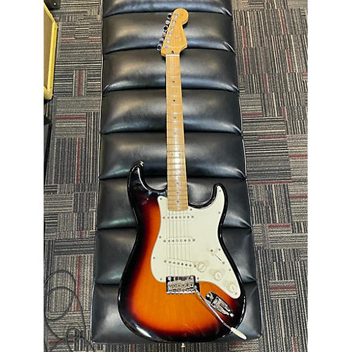 Fender Used 2019 Fender Player Stratocaster 3 Color Sunburst Solid Body Electric Guitar 3 Color Sunburst