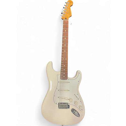 Fender Used 2019 Fender Player Stratocaster Arctic White Solid Body Electric Guitar Arctic White