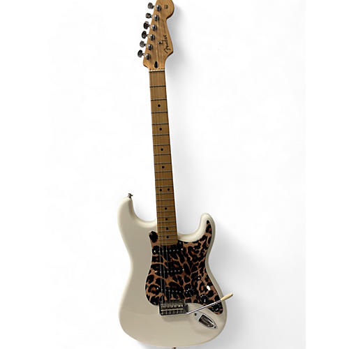 Fender Used 2020 Fender Player Stratocaster Pearl White Solid Body Electric Guitar Pearl White