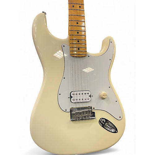 Used 2022 Fender American Professional II Stratocaster Olympic White Solid Body Electric Guitar Olympic White