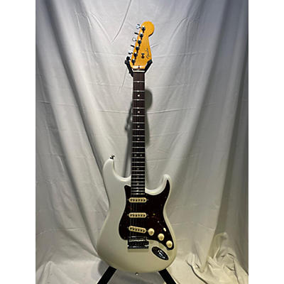 Fender Used 2022 Fender American Ultra Stratocaster Arctic Pearl Solid Body Electric Guitar