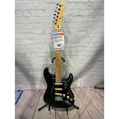 Fender Used 2022 Fender STRATOCASTER PLAYER SERIES Black Solid Body Electric Guitar