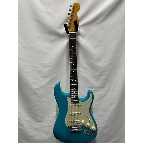 Fender Used 2023 Fender American Professional II Stratocaster MIAMI BLUE Solid Body Electric Guitar MIAMI BLUE