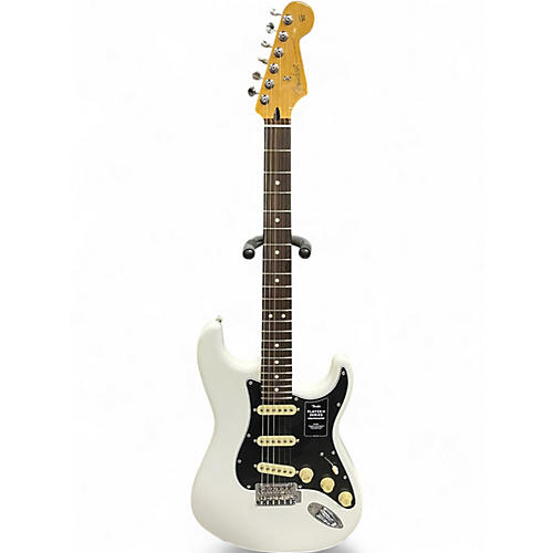 Used 2025 Fender Player II Stratocaster Alpine White Solid Body Electric Guitar Alpine White