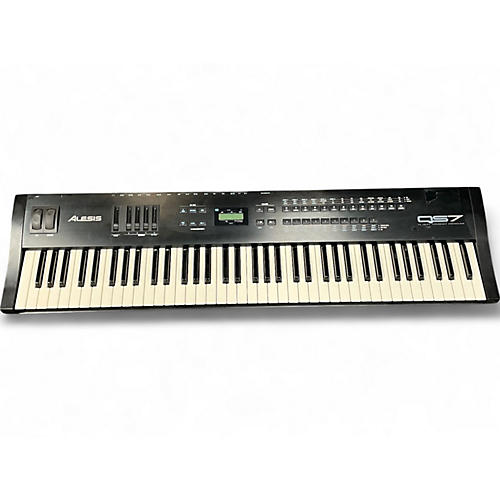 Used Alesis QS7 Stage Piano