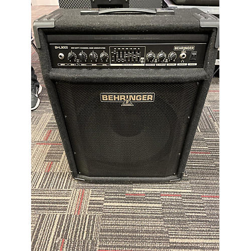 Behringer Used Behringer Ultrabass BXL3000 300W 1x15 Bass Combo Amp