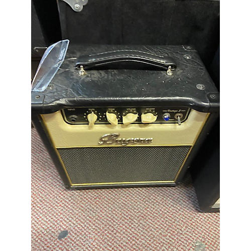 Bugera Used Bugera V5 5W 1X8 Tube Guitar Combo Amp