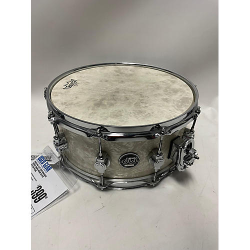 DW Used DW 14X7 Performance Series Snare Drum Silver Oyster Pearl Silver Oyster Pearl 214