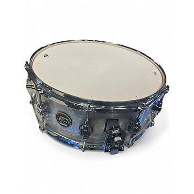 Used DW 5.5X14 preformance series snare white marine pearl Drum