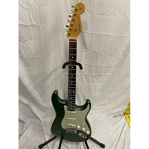 Fender Used Fender 1960 Relic Stratocaster Sherwood Green Solid Body Electric Guitar Sherwood Green