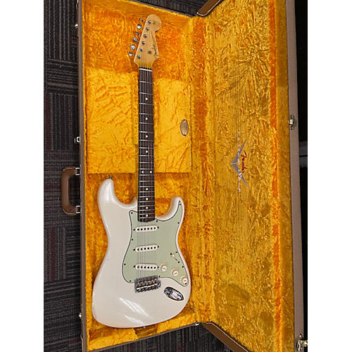 Fender Used Fender 1963 Journeyman Relic Stratocaster Vintage White Solid Body Electric Guitar Vintage White