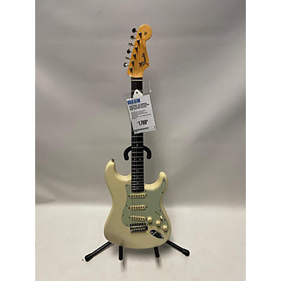 Fender Used Fender 1965 American Vintage Stratocaster Antique White Solid Body Electric Guitar