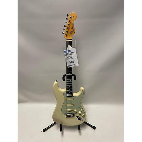 Fender Used Fender 1965 American Vintage Stratocaster Antique White Solid Body Electric Guitar Antique White