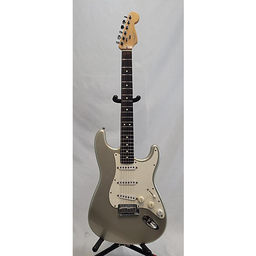 Fender Used Fender 1996 American Standard Stratocaster Silver Solid Body Electric Guitar Silver